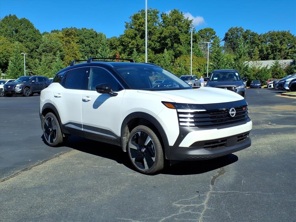 2026 Nissan KICKS SR AWD's photo