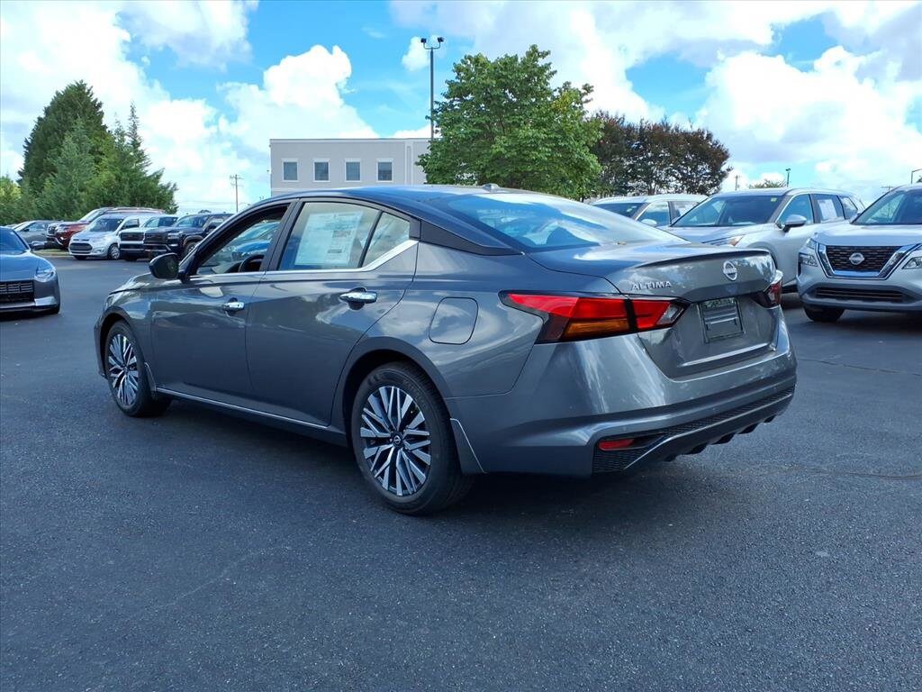 2025 Nissan Altima SV photo 3