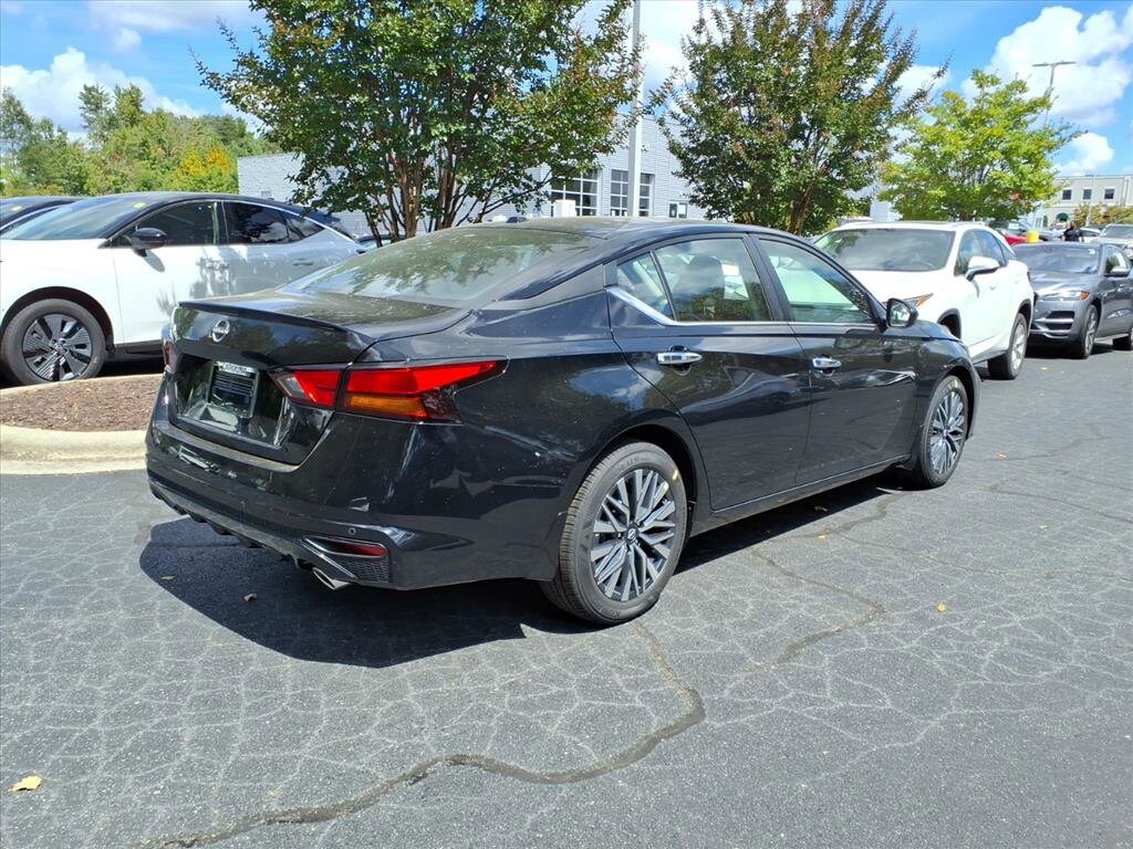 2025 Nissan Altima SV photo 3