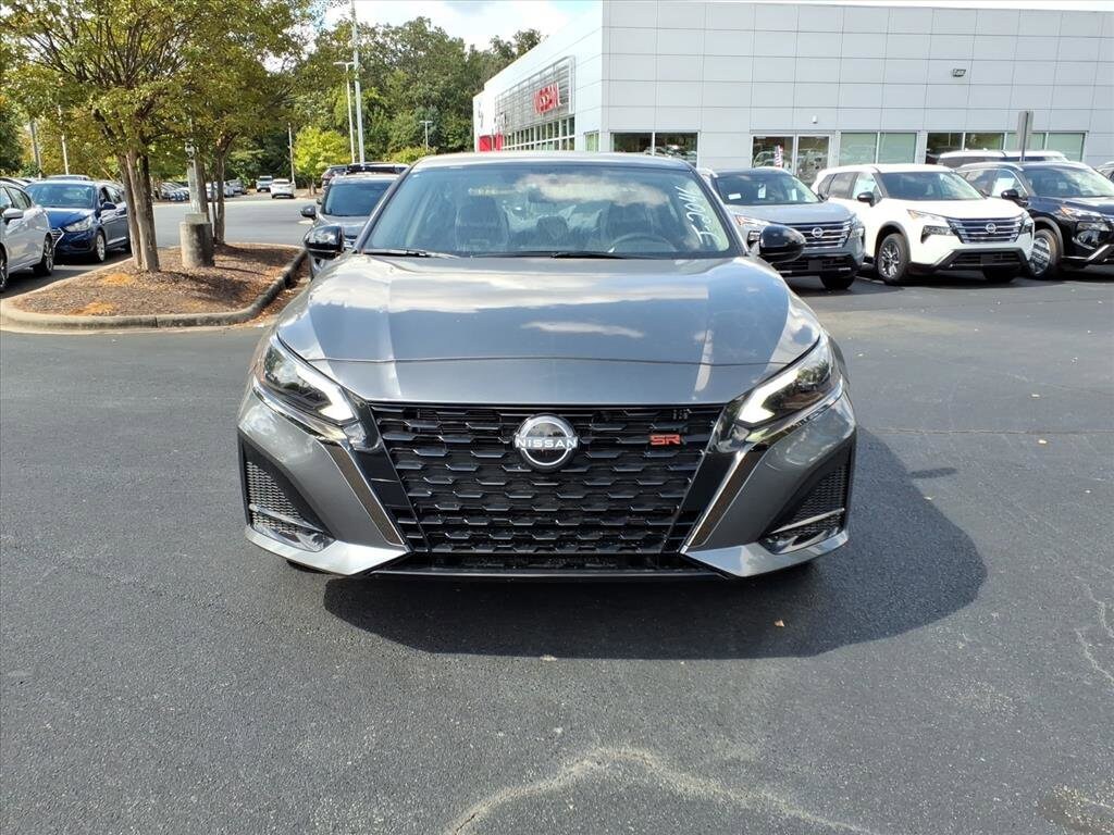 2025 Nissan Altima SR photo 2