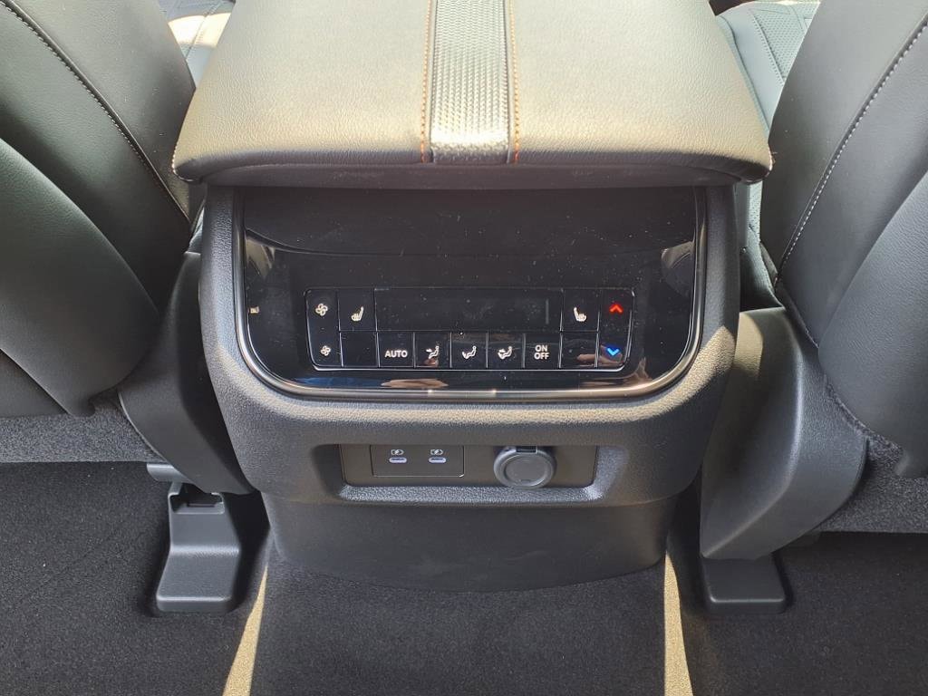 2025 Nissan Armada PRO-4X - Photo 8