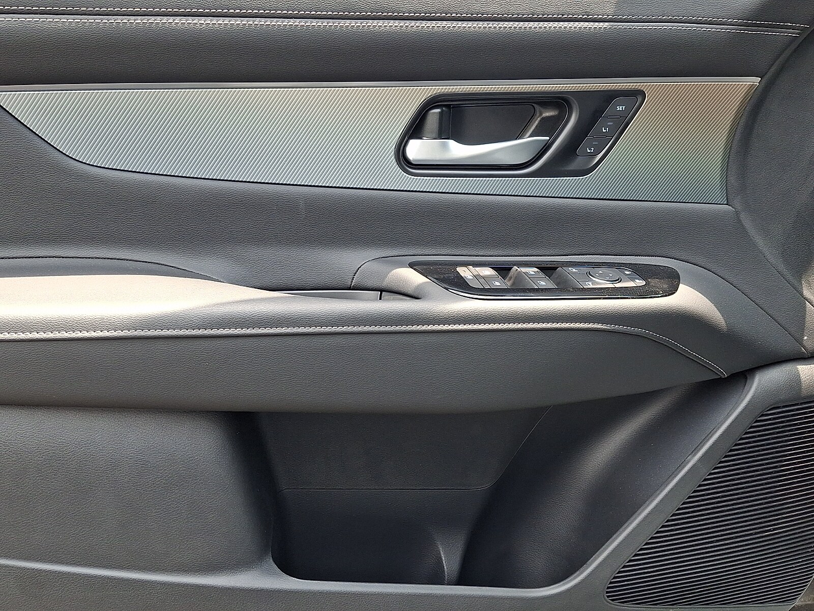 2025 Nissan Murano SL - Photo 8