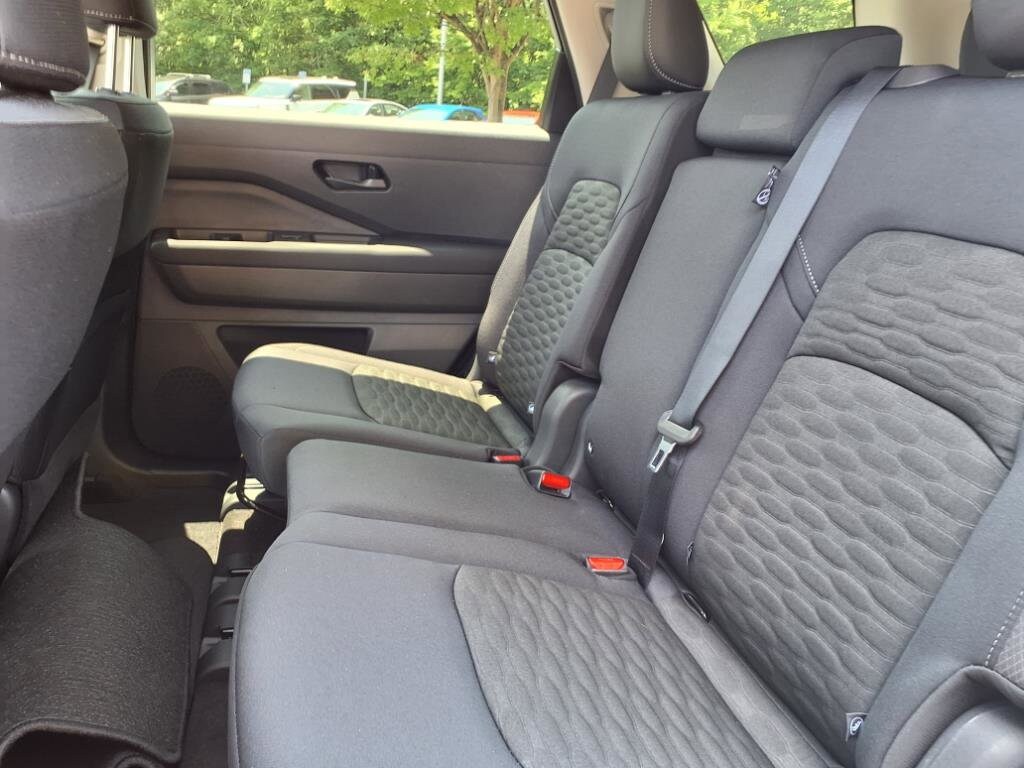 2025 Nissan Pathfinder S photo 4
