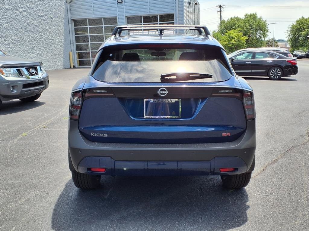 2025 Nissan Kicks SR photo 4
