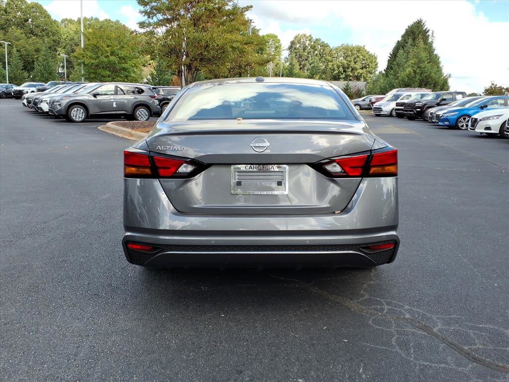 2025 Nissan Altima SV photo 4