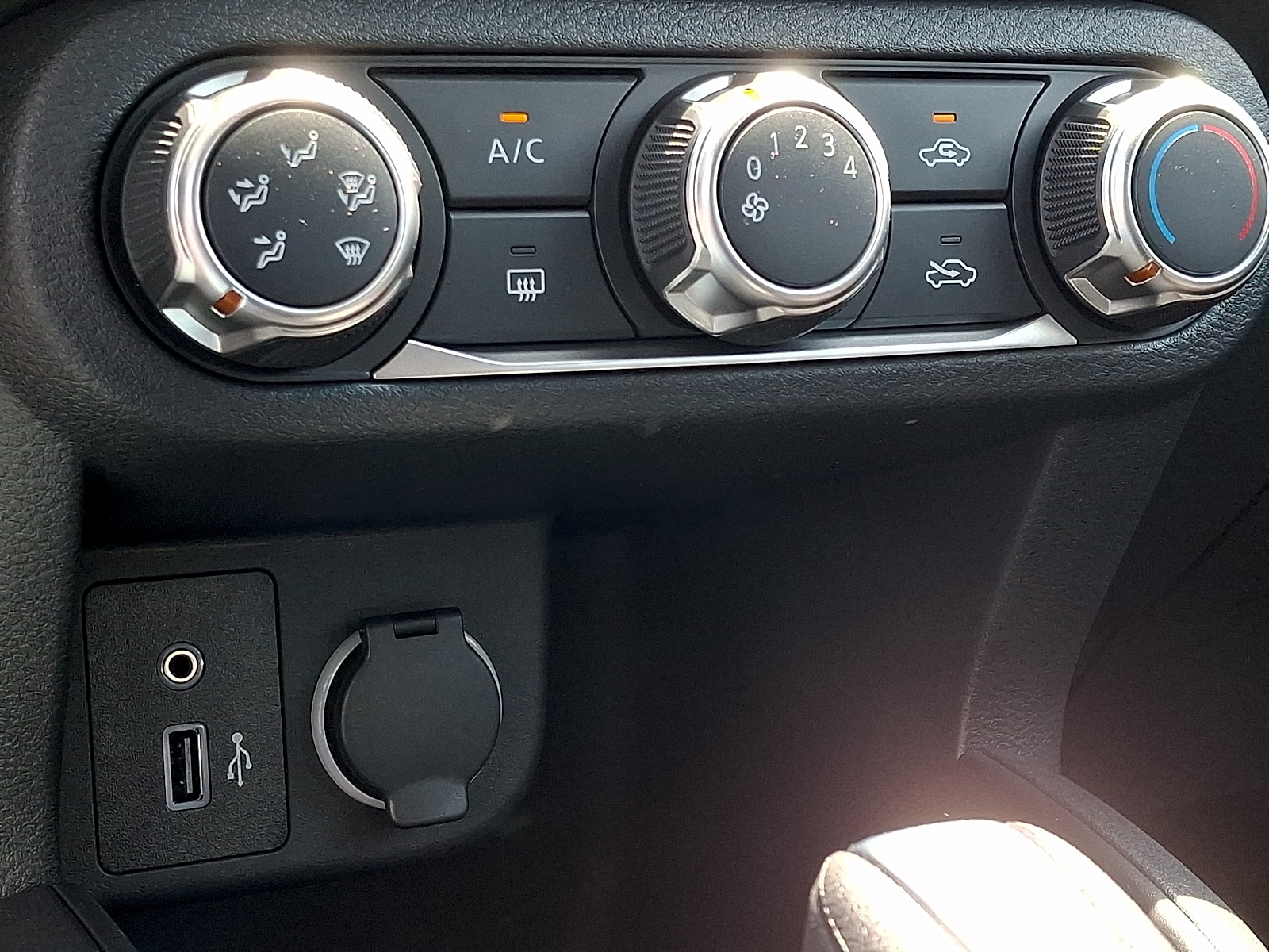 2025 Nissan KICKS PLAY Base - Photo 11