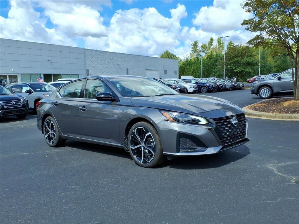 2025 Nissan Altima SR's photo