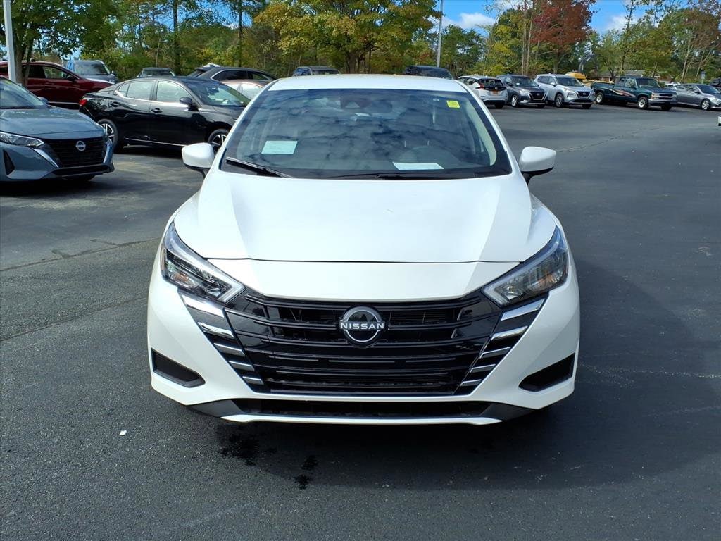 New 2025 Nissan Versa 1.6 SV Sedan