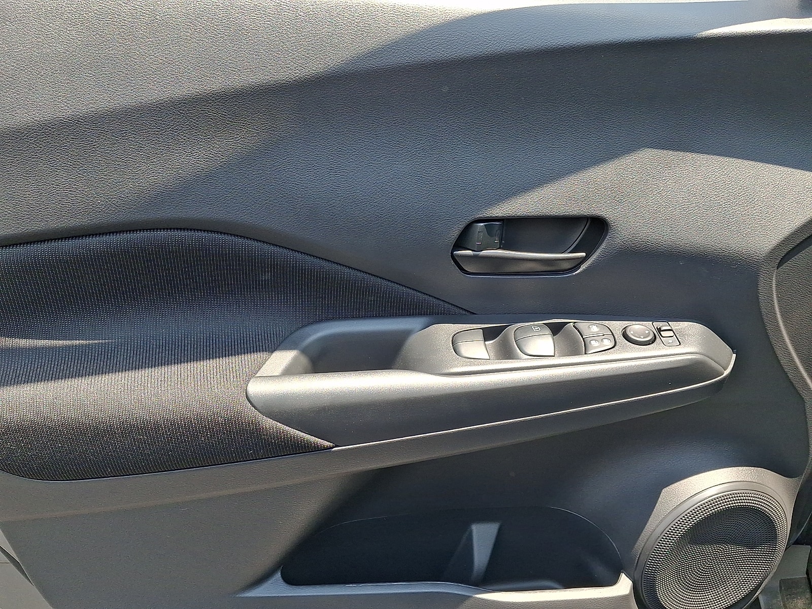 2025 Nissan KICKS PLAY Base - Photo 8