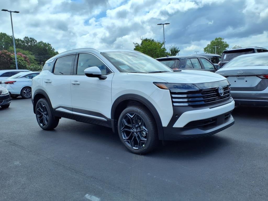 2025 Nissan Kicks SR's photo