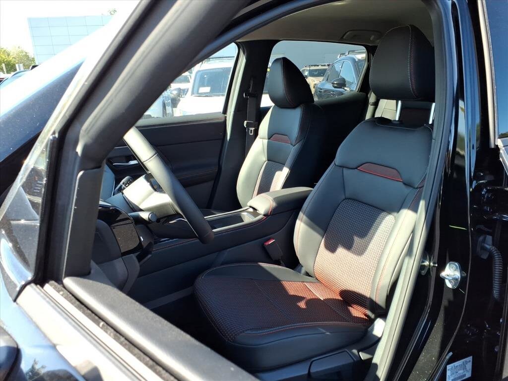 2026 Nissan Kicks SR photo 4