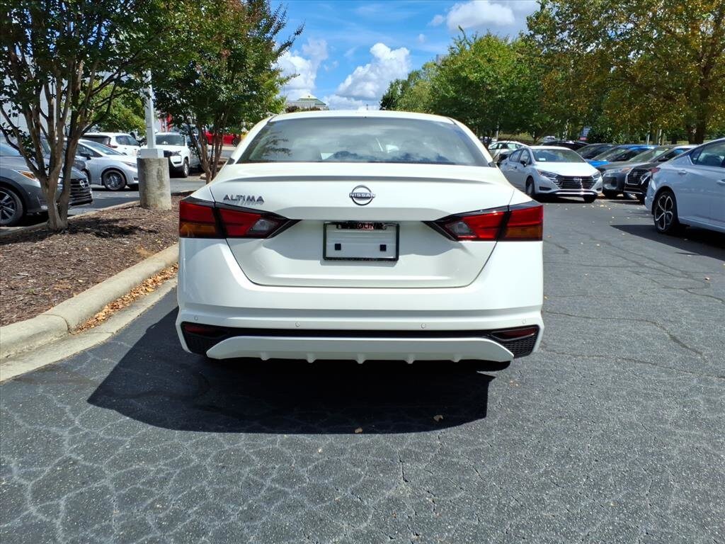 2025 Nissan Altima SV photo 4
