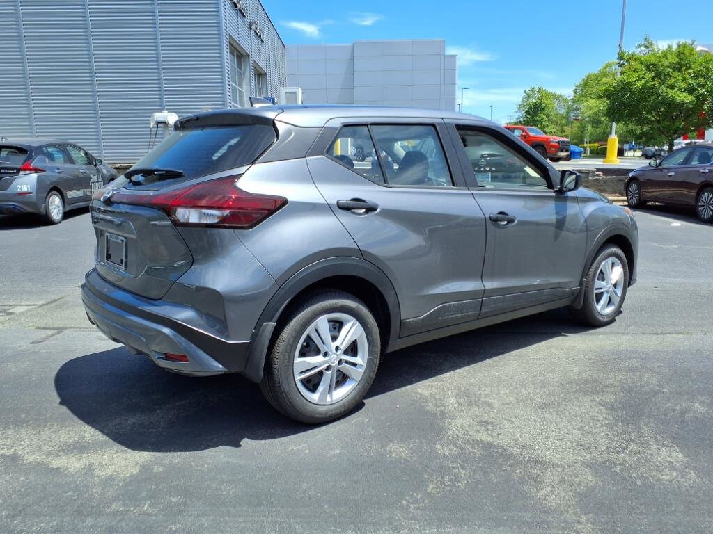 2025 Nissan Kicks Play S photo 3