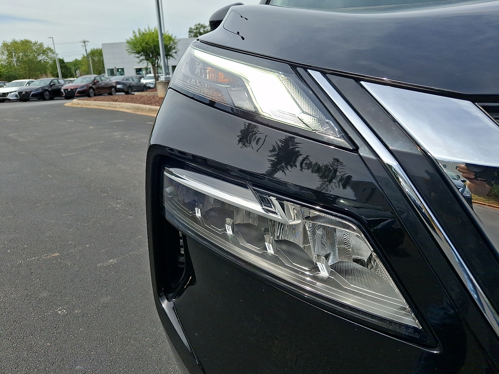 2023 Nissan Rogue SV - Photo 9