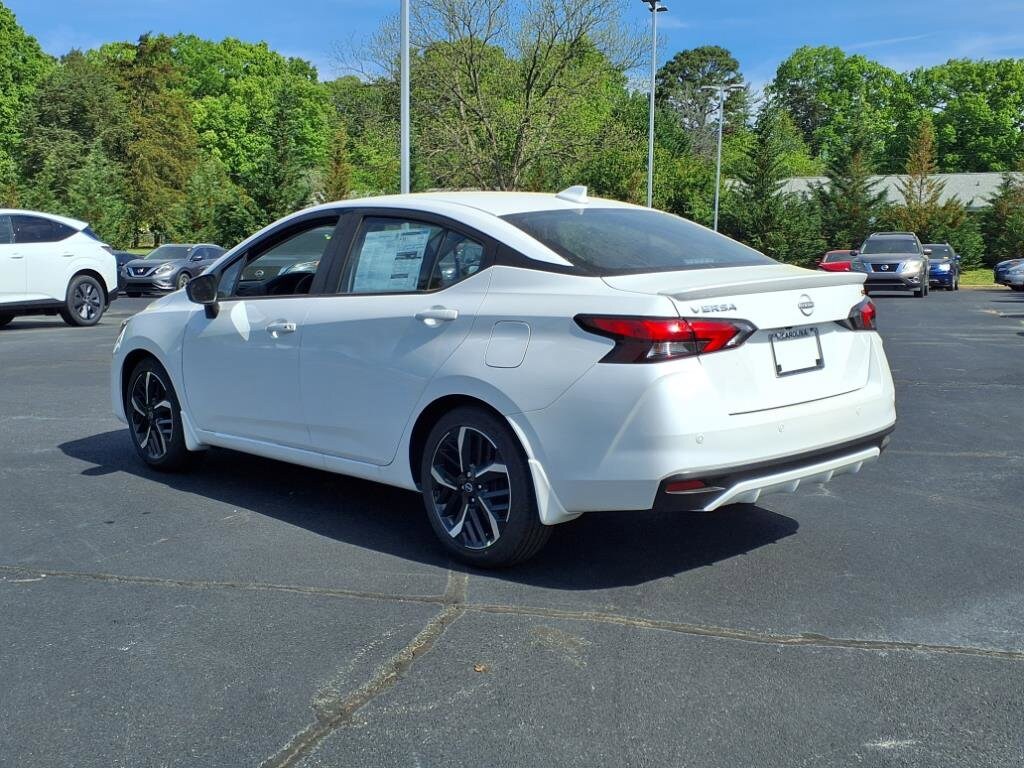 2025 Nissan Versa SR photo 2