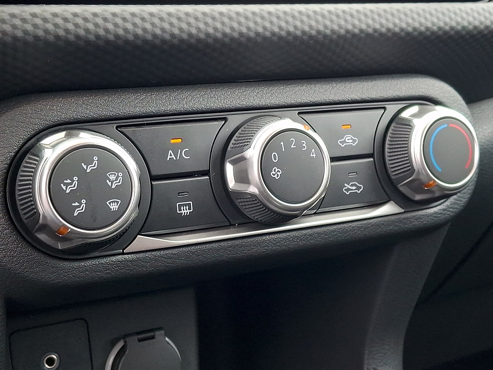 2025 Nissan KICKS PLAY Base - Photo 11
