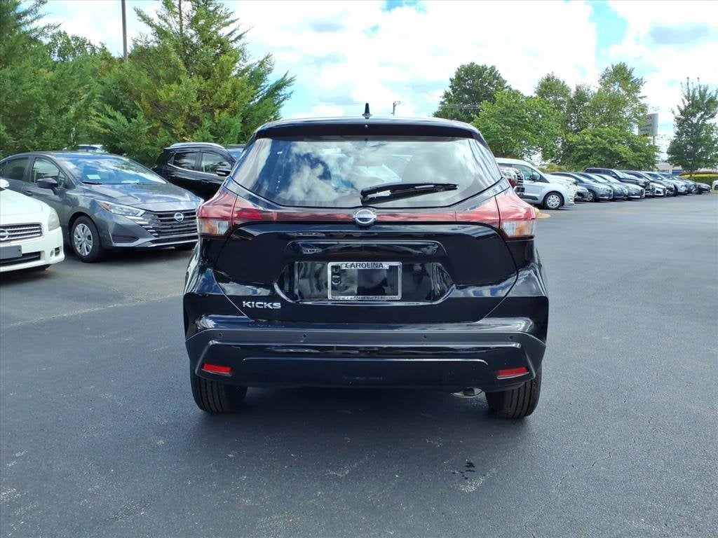 New 2025 Nissan Kicks Play S SUV