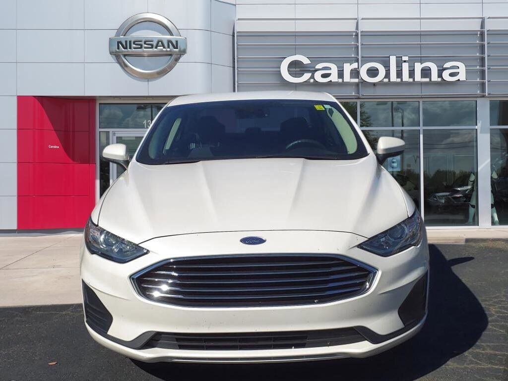 2020 Ford Fusion SE photo 2