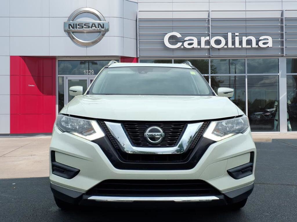 2019 Nissan Rogue SV photo 2