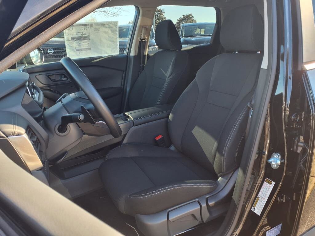 2025 Nissan Rogue S photo 3