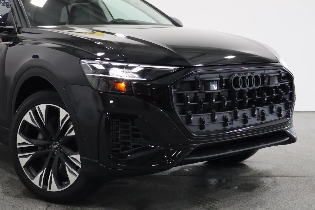 2025 Audi Q8 55 Premium Plus photo 3