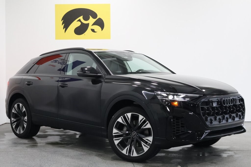 2025 Audi Q8 55 Premium Plus photo 2