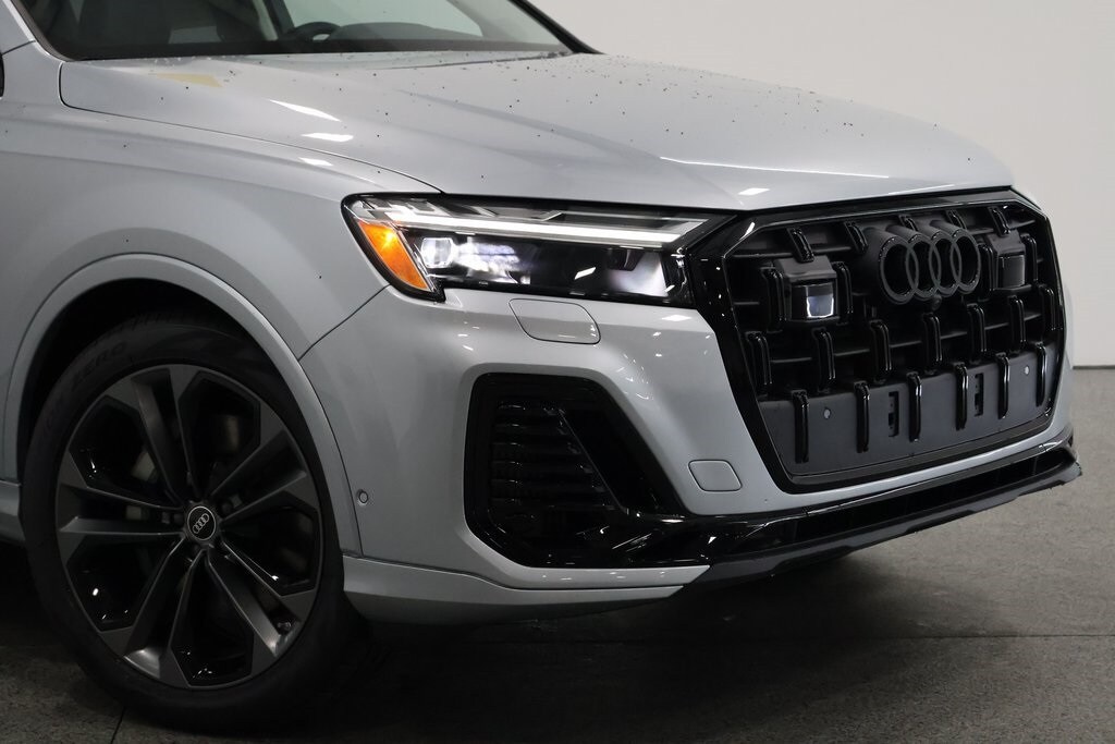 2025 Audi Q7 55 Premium Plus photo 3