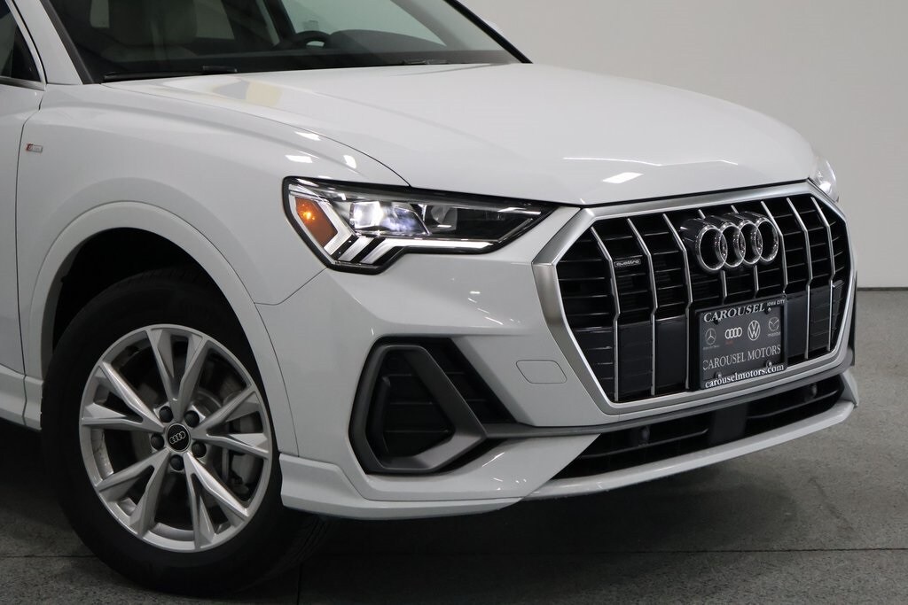 2025 Audi Q3 S line Premium Plus photo 3