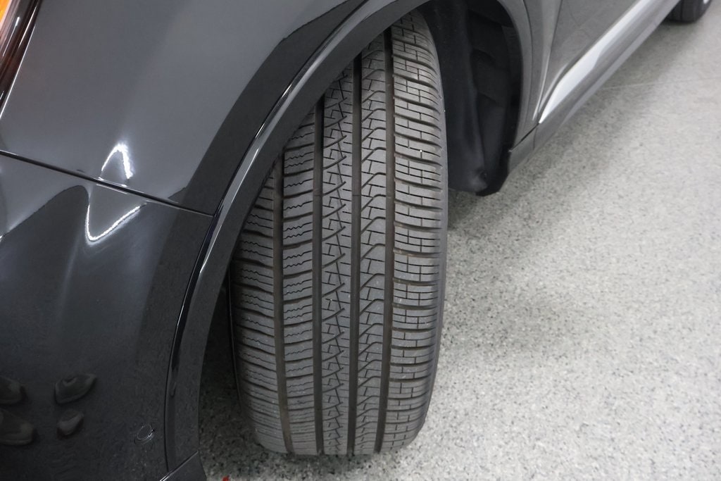 New 2025 Audi Q7 55 Premium Plus SUV