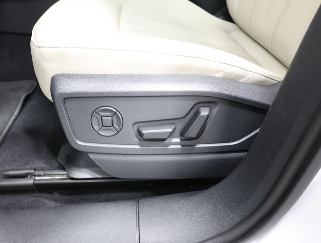 2025 Audi Q5 Premium - Photo 13