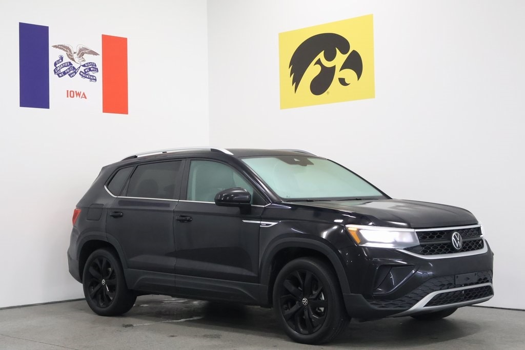 2023 Volkswagen Taos SE's photo