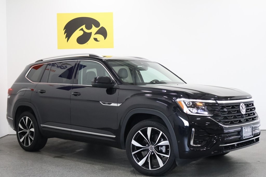 Used 2024 Volkswagen Atlas SEL Premium R-Line with VIN 1V2FR2CAXRC517266 for sale in Iowa City, IA