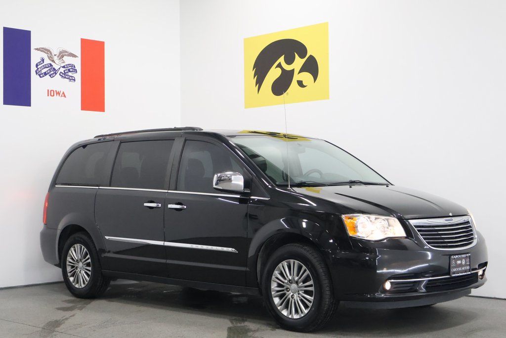 2016 Chrysler Town & Country Anniversary Edition