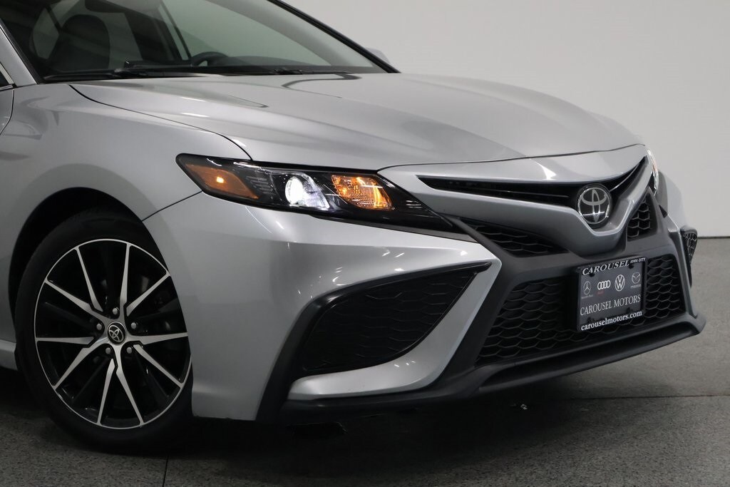 2021 Toyota Camry SE photo 3