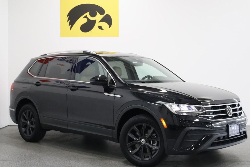 Used 2024 Volkswagen Tiguan SE with VIN 3VV2B7AX9RM099338 for sale in Iowa City, IA