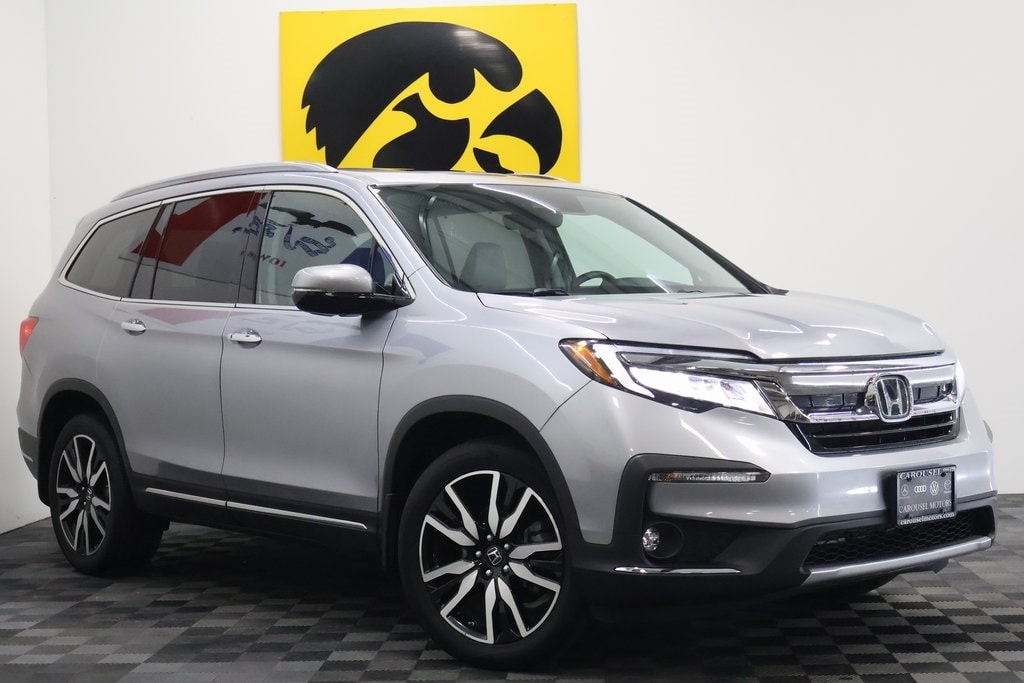 Used 2020 Honda Pilot Elite with VIN 5FNYF6H03LB052740 for sale in Iowa City, IA