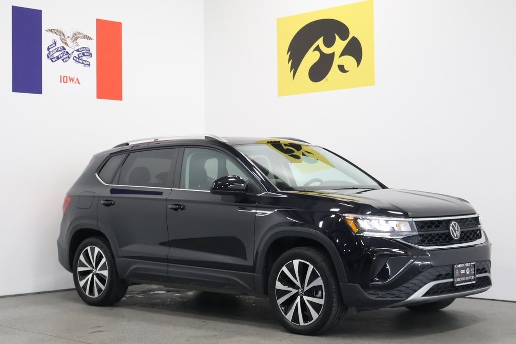 2022 Volkswagen Taos SE's photo