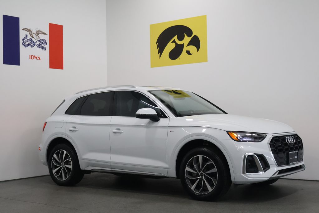 2023 Audi Q5 45 Premium Plus's photo