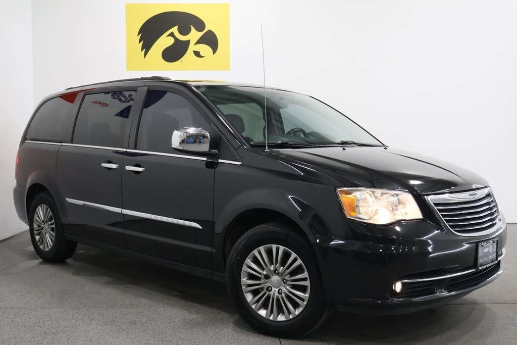 Used 2016 Chrysler Town & Country Touring-L Minivan/Van
