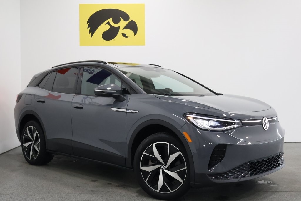 Used 2023 Volkswagen ID.4 PRO S with VIN 1V2WNPE87PC046841 for sale in Iowa City, IA