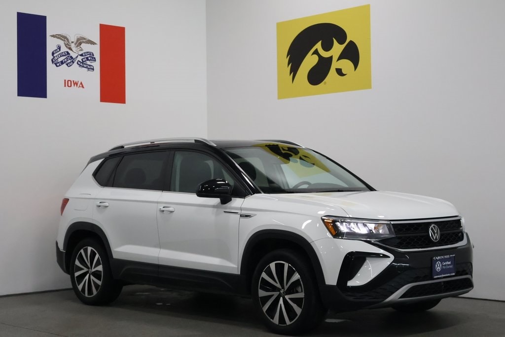 2023 Volkswagen Taos SE's photo