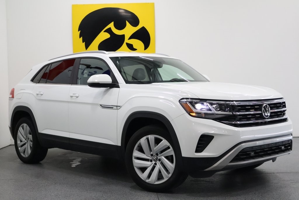 Used 2020 Volkswagen Atlas Cross Sport SE w/Tech R-Line with VIN 1V21E2CA2LC228217 for sale in Iowa City, IA