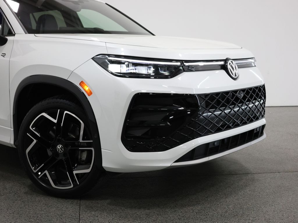Used 2025 Volkswagen Tiguan 2.0T SEL R-Line SUV