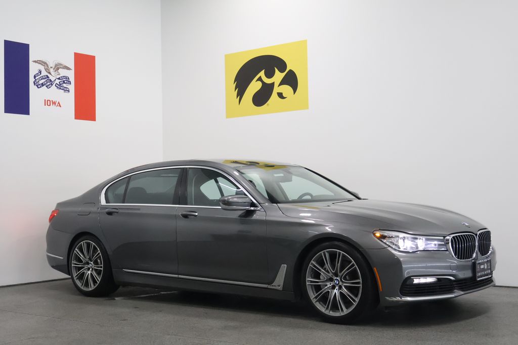 2018 BMW 7 Series 740i's photo