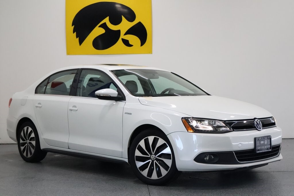 Used 2013 Volkswagen Jetta SEL with VIN 3VW637AJ0DM284506 for sale in Iowa City, IA