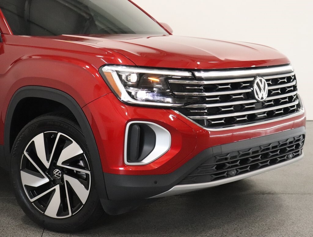 2024 Volkswagen Atlas SEL photo 3