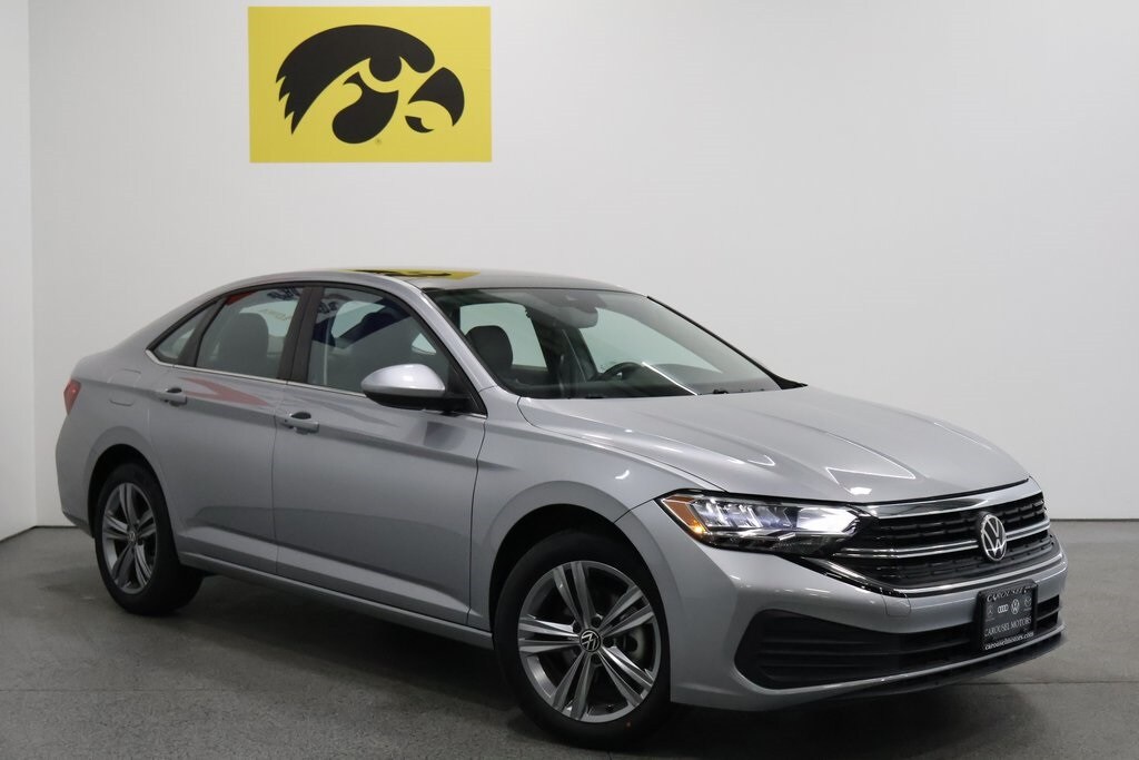 Used 2022 Volkswagen Jetta SE with VIN 3VW7M7BU2NM013409 for sale in Iowa City, IA