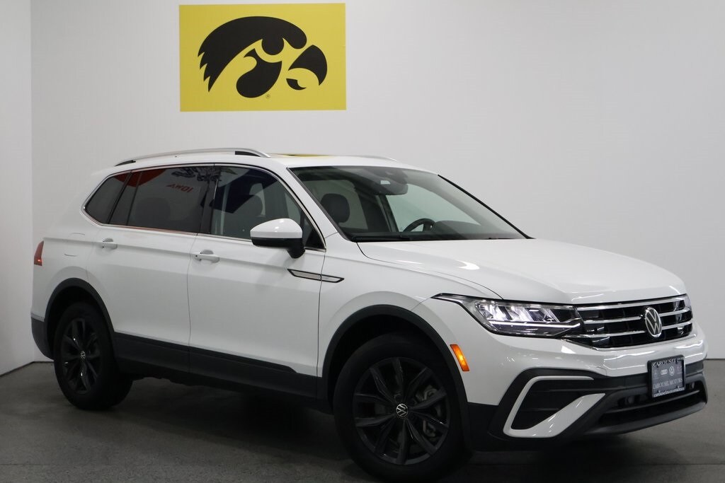 Used 2024 Volkswagen Tiguan SE with VIN 3VVMB7AX8RM136761 for sale in Iowa City, IA
