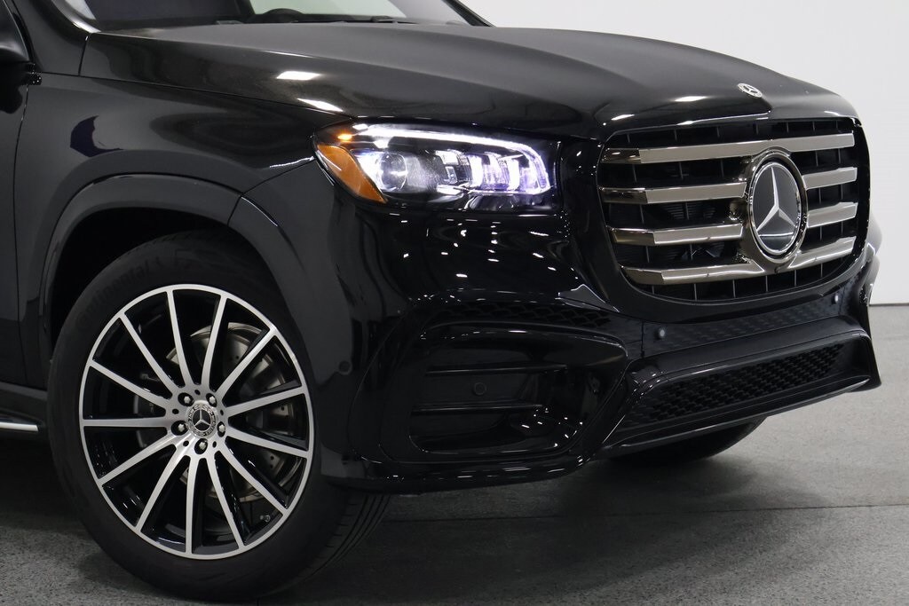 2026 Mercedes Benz GLS 580 4MATIC photo 3