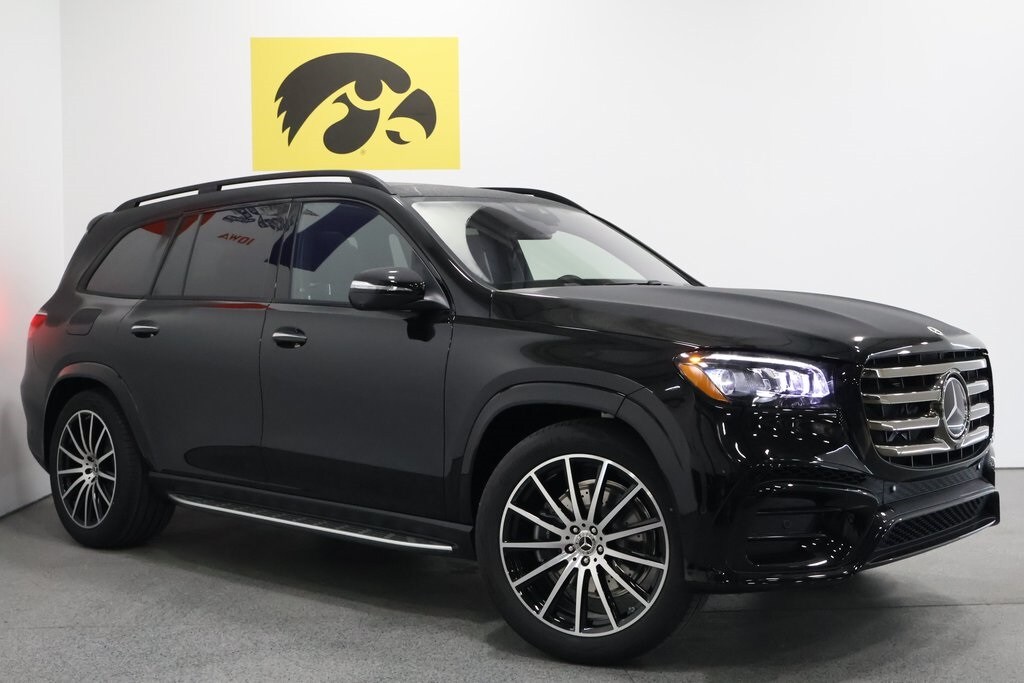 2026 Mercedes Benz GLS 580 4MATIC photo 2